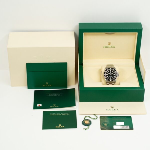 Rolex Submariner No-Date Stainless Steel Black Dial 124060