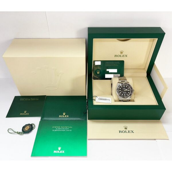 Rolex Submariner (No Date) Stainless Steel Black Dial 124060